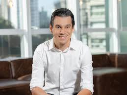Eduardo L Hottelier